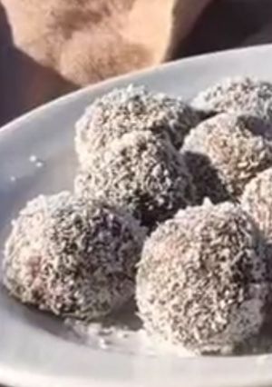 Una foto de Trufas de chocolate y avellanas veganas keto