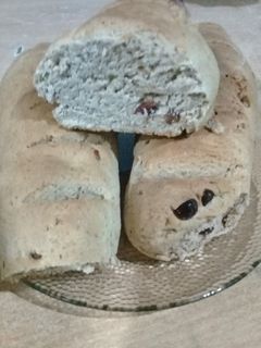Una foto de Pan con harina integral, salvado + pasas de uva y nueces..!!😋