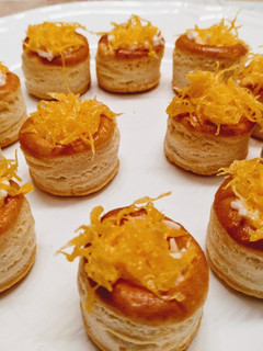 Una foto de Vol au vent de preparado de pincho a la Donostiarra y huevo hilado