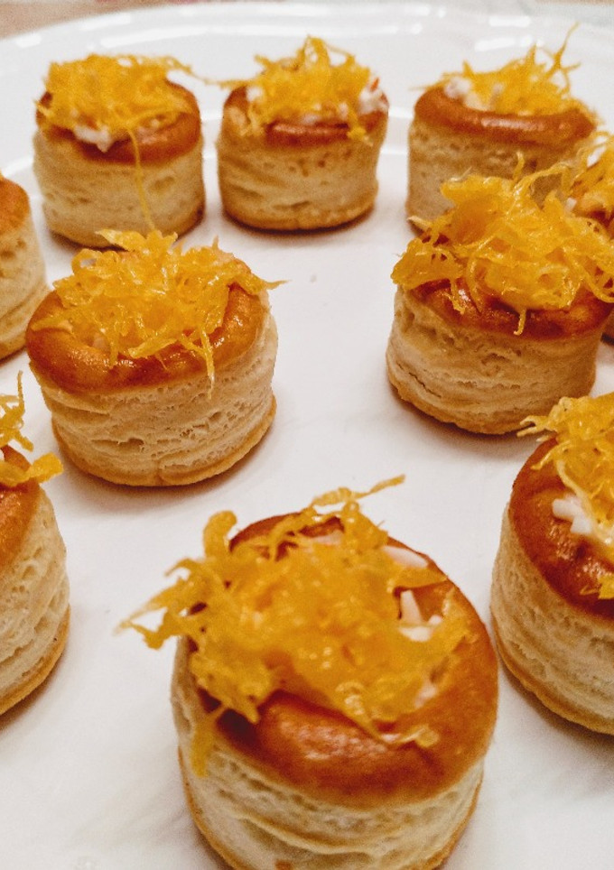 Una foto de Vol au vent de preparado de pincho a la Donostiarra y huevo hilado