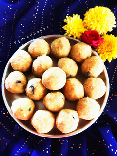 A picture of Besanache Ladoo/ Besan Ladoo.