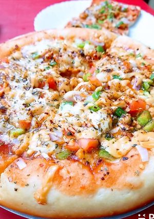 A picture of Chicken Tikka pizza.