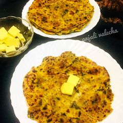 A picture of Methi thepla.
