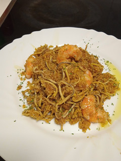 Una foto de Gulas con quinoa y langostinos 😜😋