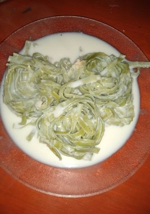 Una foto de Fideos con salsa blanca