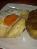 Bondiola napolitana a caballo con papas rellenas en hierbas