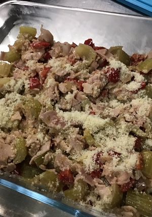Une photo de Gratin de céleri branche au jambon blanc, poivrons rouges et parmesan
