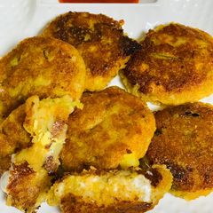 A picture of Cheese stuffed Aloo tikki.