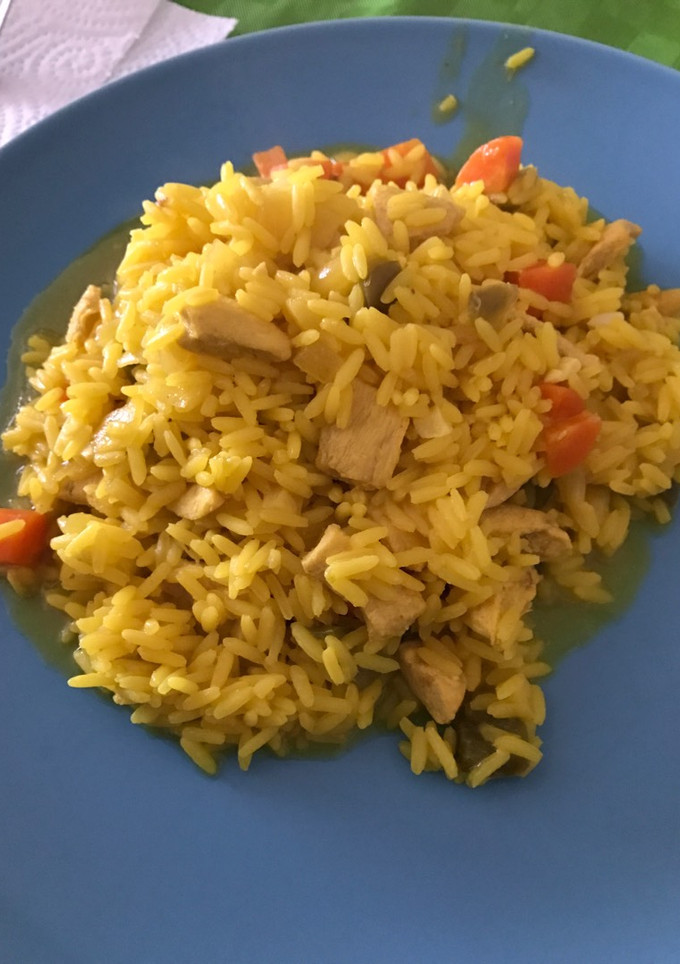 Una foto de Arroz con pollo (súper fácil)
