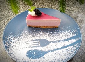 Hình của món Hibiscus Mousse cake.