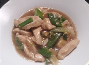 Una foto de Pechuga de pollo con cebollín