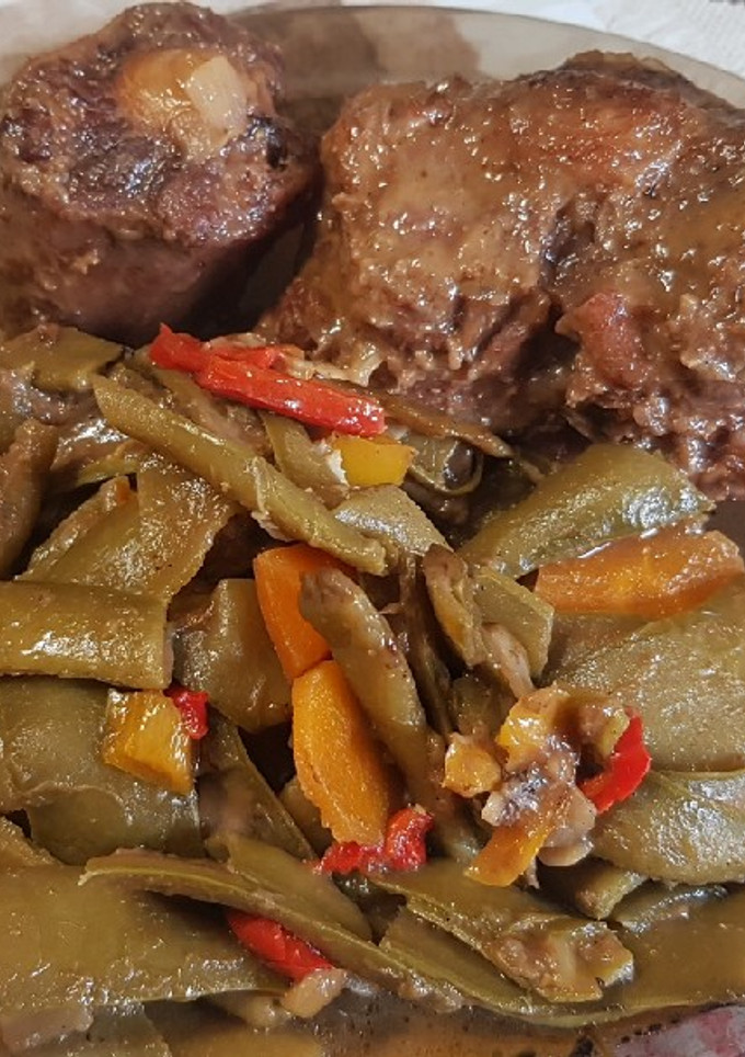 Una foto de Rabo de toro con judías verdes