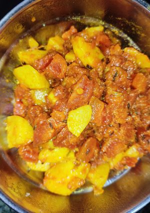 आलू गाजर की सब्जी (aloo gajar ki sabzi recipe in Hindi) रेसिपी मुख्य फोटो