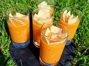 Une photo de gaspacho melon