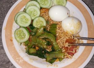 Foto resep Mie Goreng Telur Rebus Setengah Matang Aini'Cooking
