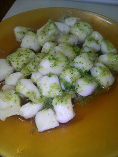 Una foto de Pota a la plancha con salsa verde