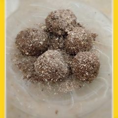 A picture of Oats nuts balls.