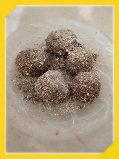 A picture of Oats nuts balls.