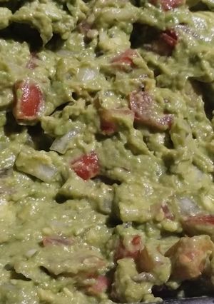 Una foto de Guacamole con mucha palta!!🥑🥑🥑
