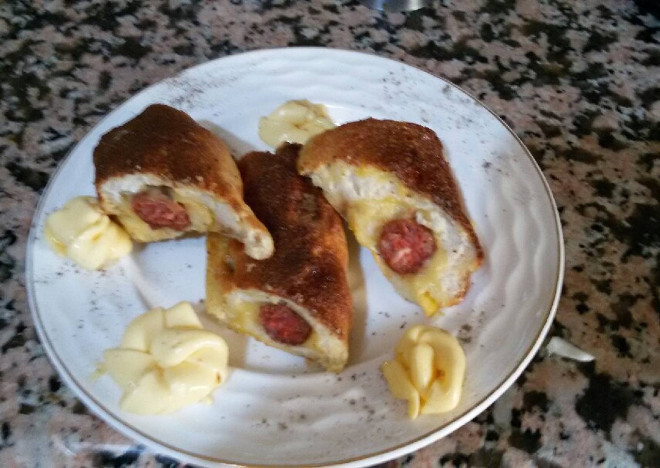 Roules de pain de mie au fromage et merguez