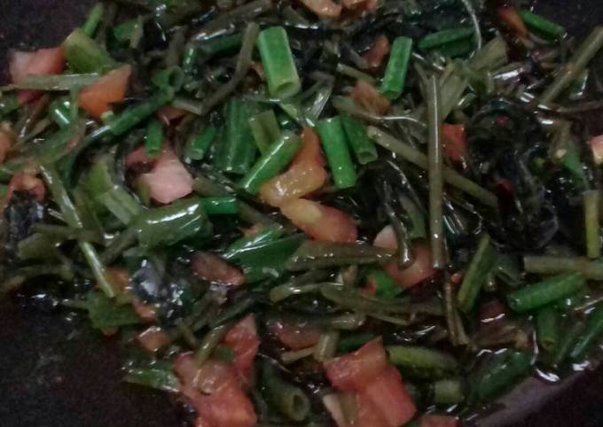 Tumis kangkung praktis bumbu nasi goreng kobe - cookandrecipe.com