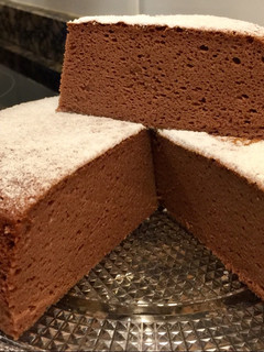 Una foto de Tarta de queso japonesa de chocolate muy esponjosa