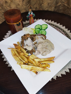 A picture of Grilled Chicken With White Mushroom Sauce🍄.