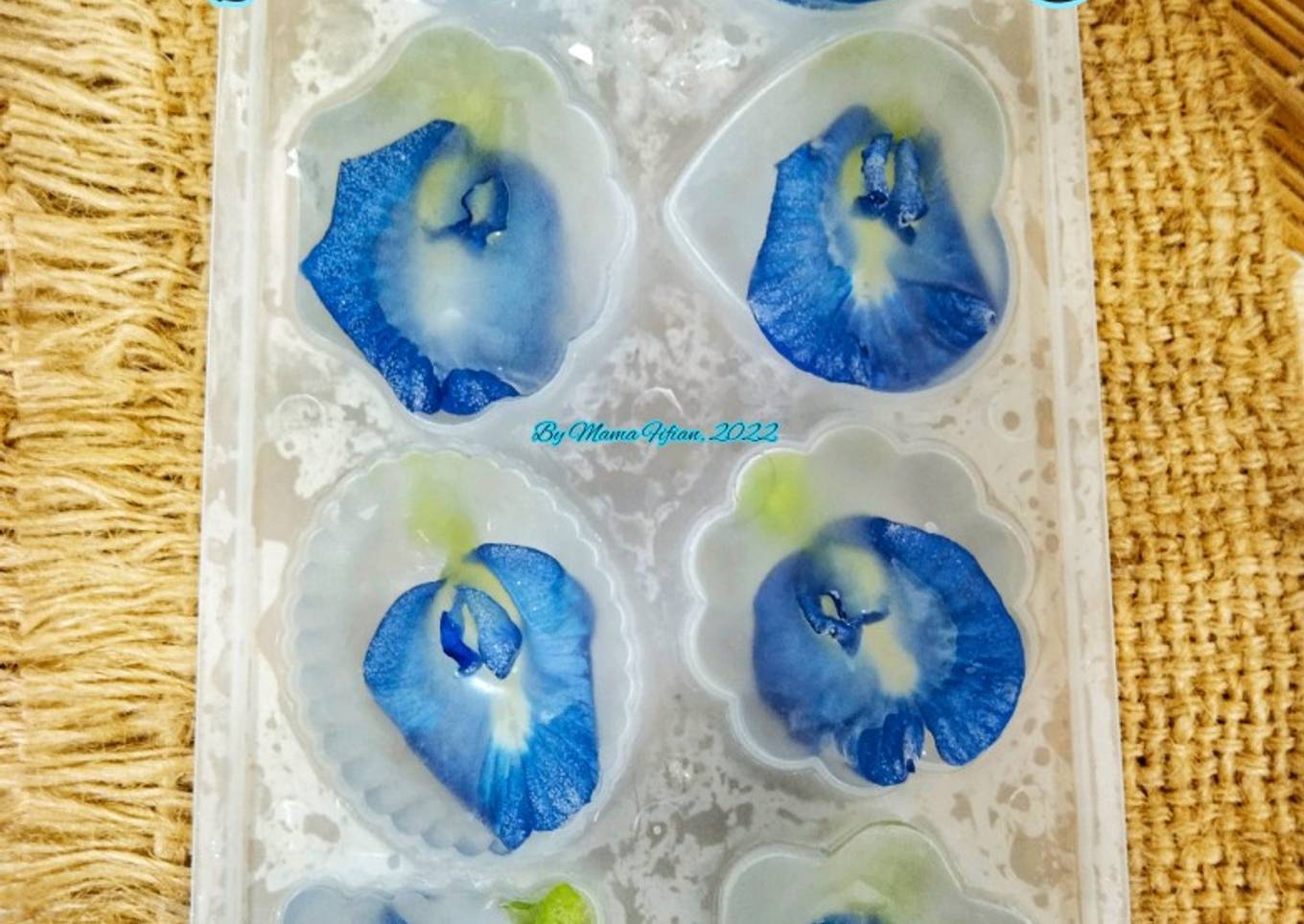 Es Batu Bunga Telang(Pea Flower Ice Cubes)