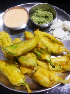 મરચા ના ભજીયા(Maracha na bhajiya recipe in Gujarati) રેસીપી મુખ્ય ફોટો