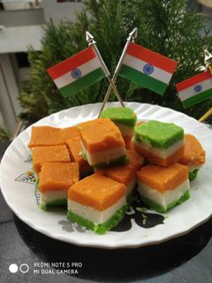 ત્રિરંગી બરફી (Trirangi Barfi Recipe In Gujarati) રેસીપી મુખ્ય ફોટો