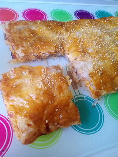 Una foto de Empanada de queso de cabra con carne caramelizada