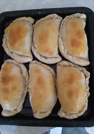 Una foto de Empanadas caseras rellenas de atún y lentejas con huevo!