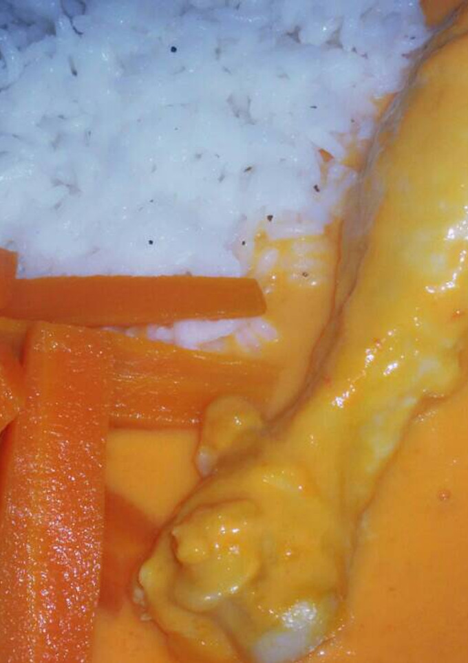 Una foto de HU3RAz♡ Pollito con Crema de Chile Pimiento Morrón ;)