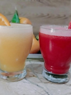 A picture of Fresh Orange 🍊 and carrot 🥕 juice.