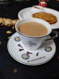 लौंग अदरक इलायची चाय (Laung adrak elaichi chai recipe in hindi) रेसिपी मुख्य फोटो