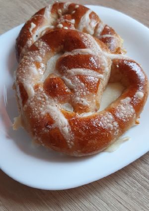 Teljes kiőrlésű perec recept fotója