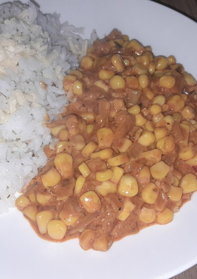 Una foto de Choclo al curry con arroz
