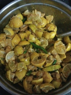 A picture of Lemon pickle.