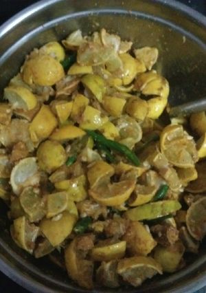 A picture of Lemon pickle.