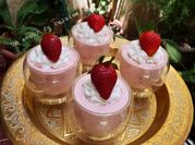 Une photo de verrine de fraises