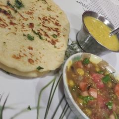 A picture of Chole Kulche.