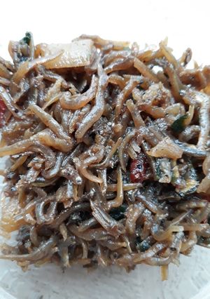 Hình của món Khô cá cơm sữa kho tiêu.
