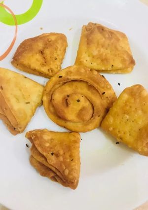 निमकी (Nimki recipe in hindi) रेसिपी मुख्य फोटो