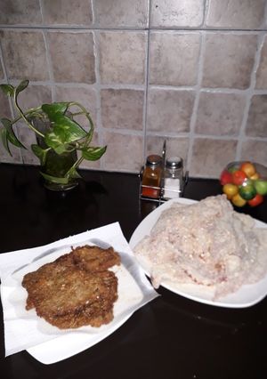 Una foto de Milanesas de carne con variados condimentos