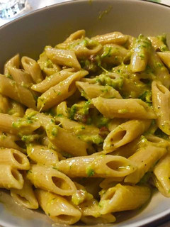 Una foto de Pasta a la carbonara con calabacín