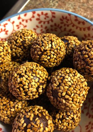 A picture of Choco-tahini energy balls - vegan.