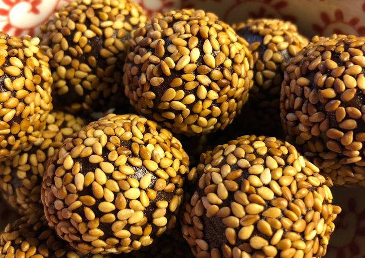 Recipe of Ultimate Choco-tahini energy balls - vegan