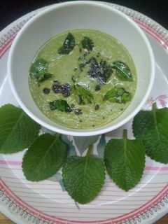 கற்பூரவல்லி சட்னி (Karpooravalli chutney recipe in tamil) செய்முறை முக்கிய புகைப்படம்