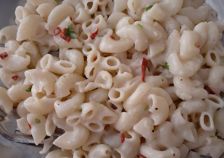 White sauce pasta