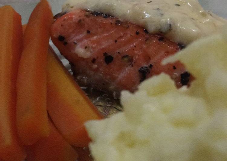 Grilled Salmon with Lemon Butter Sauce